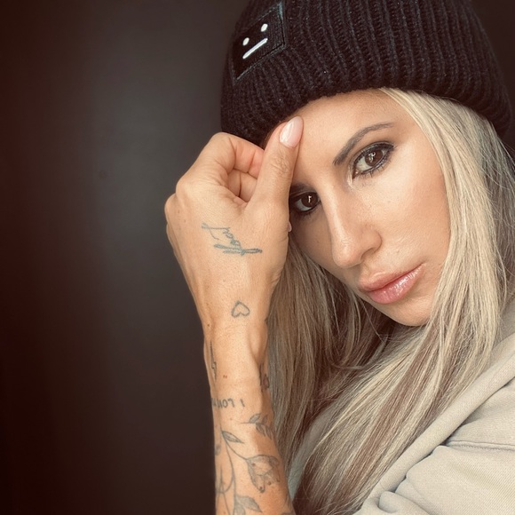 Meet your Posher, Maria - Picture 3 of 3